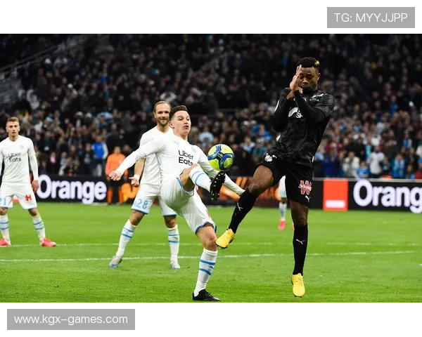 瑞士阿坎吉铁卫力保球门，助球队稳守胜局